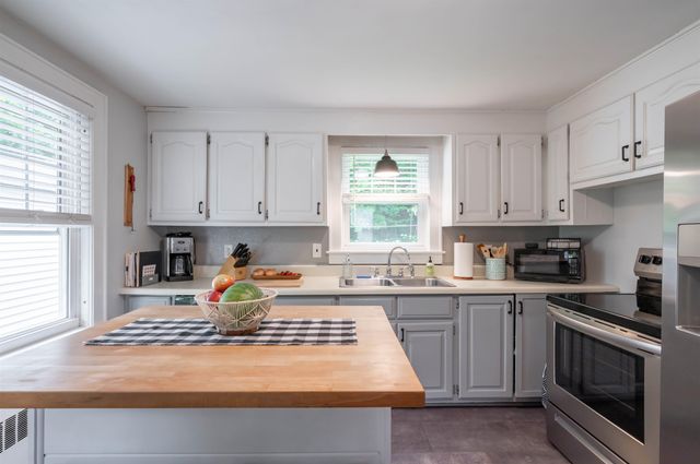 88 Newgate Circle, Manchester, NH 03102