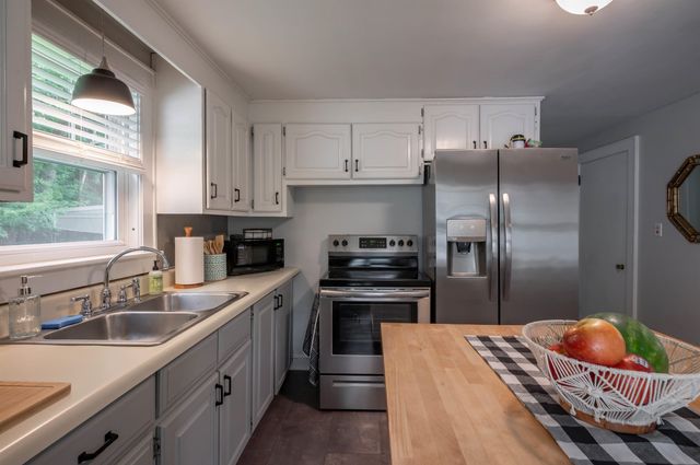 88 Newgate Circle, Manchester, NH 03102