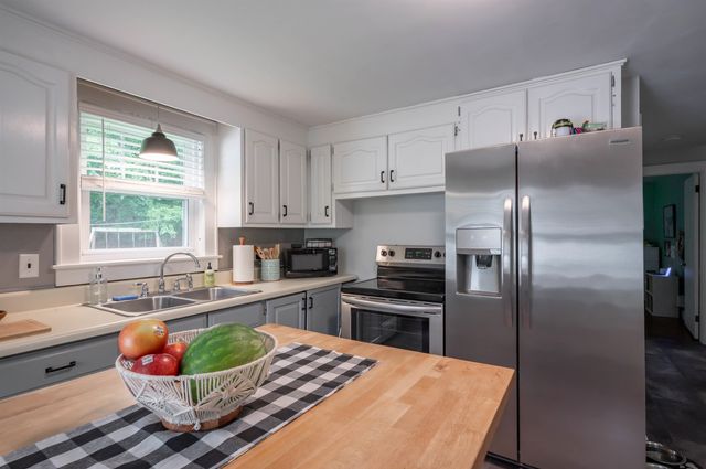 88 Newgate Circle, Manchester, NH 03102