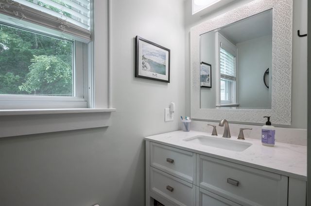 88 Newgate Circle, Manchester, NH 03102