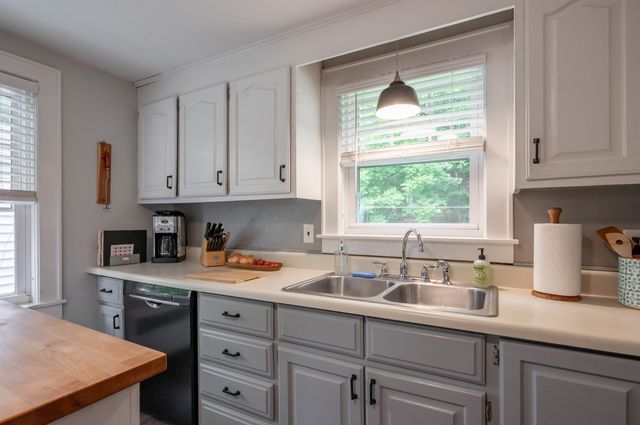 88 Newgate Circle, Manchester, NH 03102