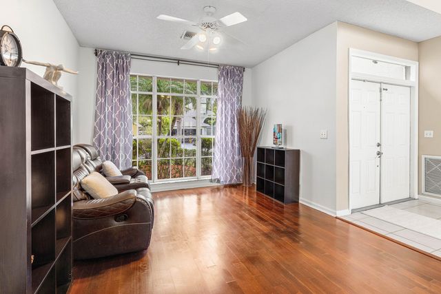 1030 Fairfax Circle W, Boynton Beach, FL 33436