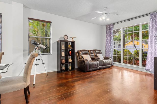 1030 Fairfax Circle W, Boynton Beach, FL 33436