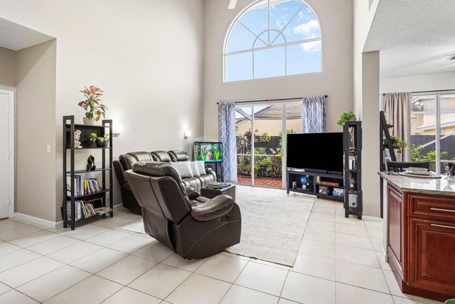 1030 Fairfax Circle W, Boynton Beach, FL 33436