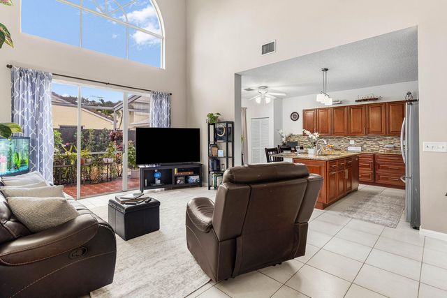 1030 Fairfax Circle W, Boynton Beach, FL 33436