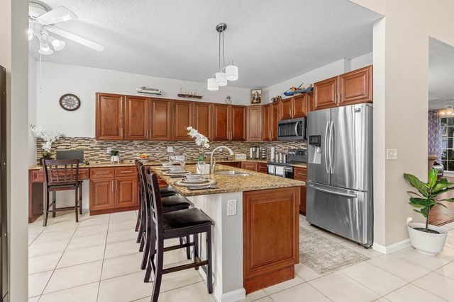 1030 Fairfax Circle W, Boynton Beach, FL 33436