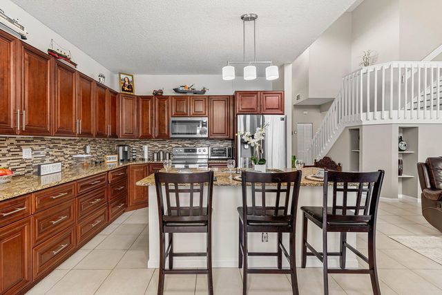 1030 Fairfax Circle W, Boynton Beach, FL 33436