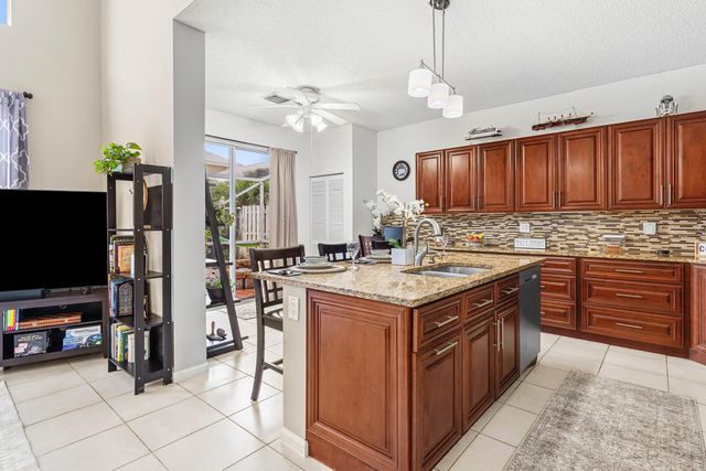 1030 Fairfax Circle W, Boynton Beach, FL 33436