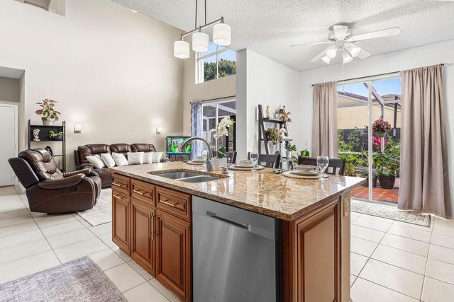 1030 Fairfax Circle W, Boynton Beach, FL 33436