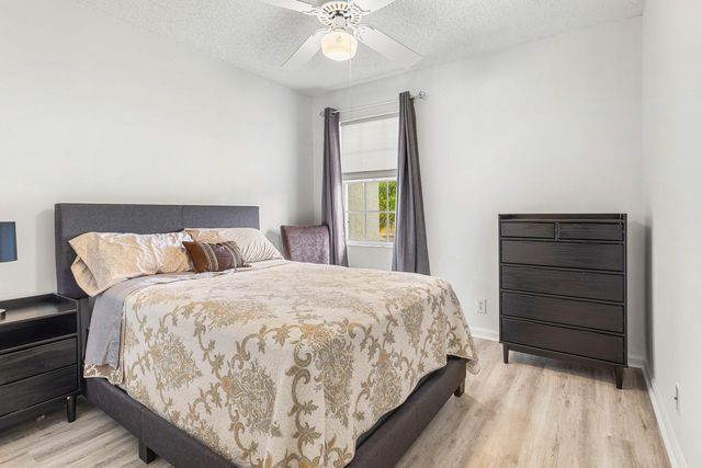 1030 Fairfax Circle W, Boynton Beach, FL 33436