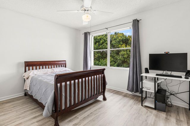 1030 Fairfax Circle W, Boynton Beach, FL 33436