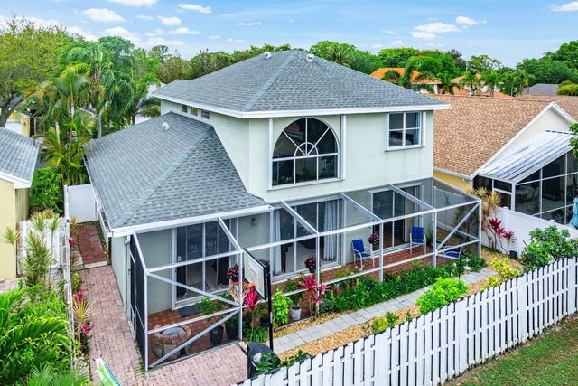 1030 Fairfax Circle W, Boynton Beach, FL 33436