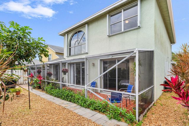 1030 Fairfax Circle W, Boynton Beach, FL 33436