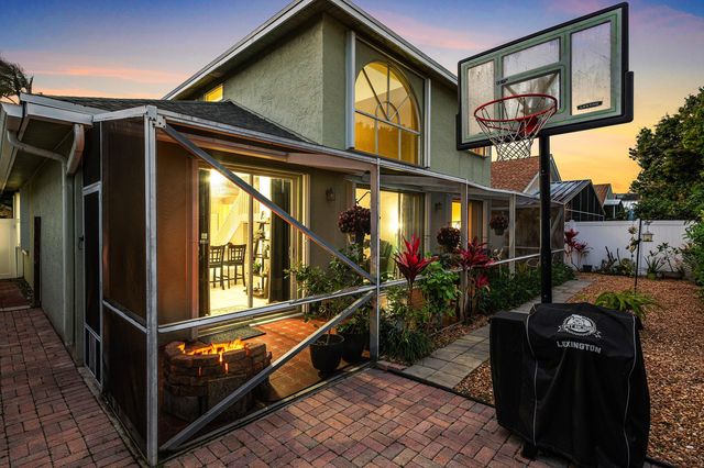 1030 Fairfax Circle W, Boynton Beach, FL 33436