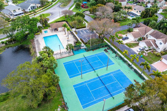 1030 Fairfax Circle W, Boynton Beach, FL 33436