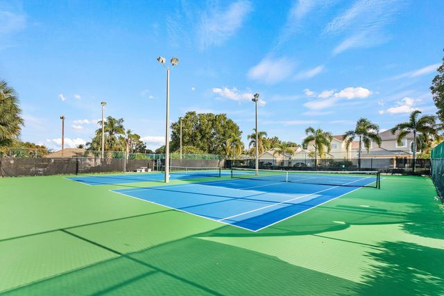 1030 Fairfax Circle W, Boynton Beach, FL 33436