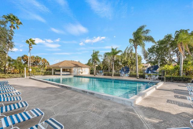 1030 Fairfax Circle W, Boynton Beach, FL 33436