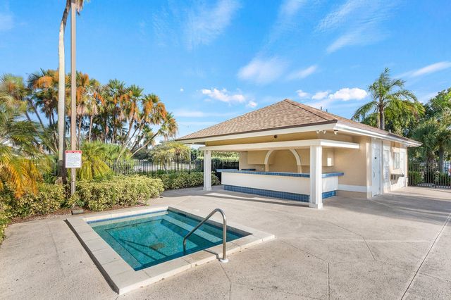 1030 Fairfax Circle W, Boynton Beach, FL 33436