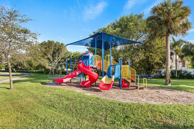 1030 Fairfax Circle W, Boynton Beach, FL 33436