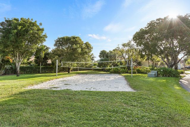 1030 Fairfax Circle W, Boynton Beach, FL 33436