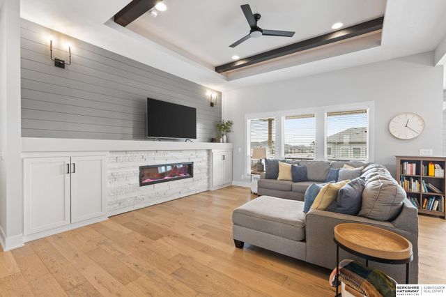 18503 Locust Street, Elkhorn, NE 68022