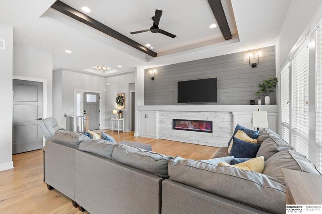 18503 Locust Street, Elkhorn, NE 68022