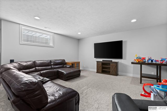 18503 Locust Street, Elkhorn, NE 68022