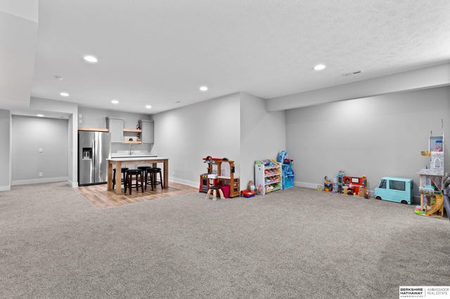 18503 Locust Street, Elkhorn, NE 68022