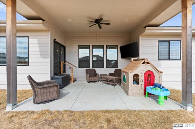 18503 Locust Street, Elkhorn, NE 68022