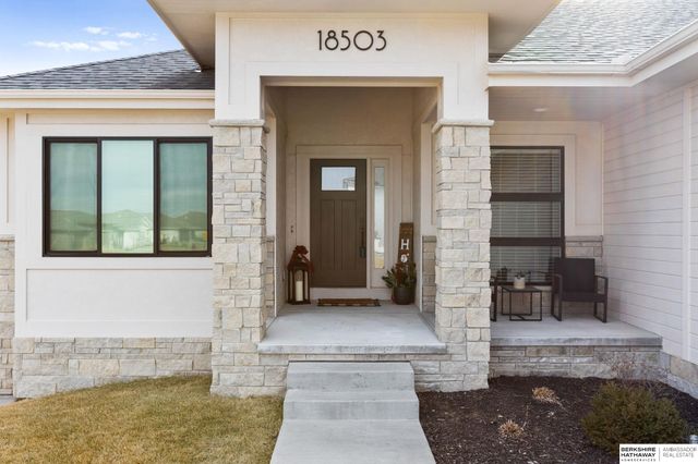 18503 Locust Street, Elkhorn, NE 68022