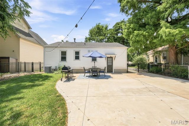 304 Caroline Avenue, St Louis, MO 63122