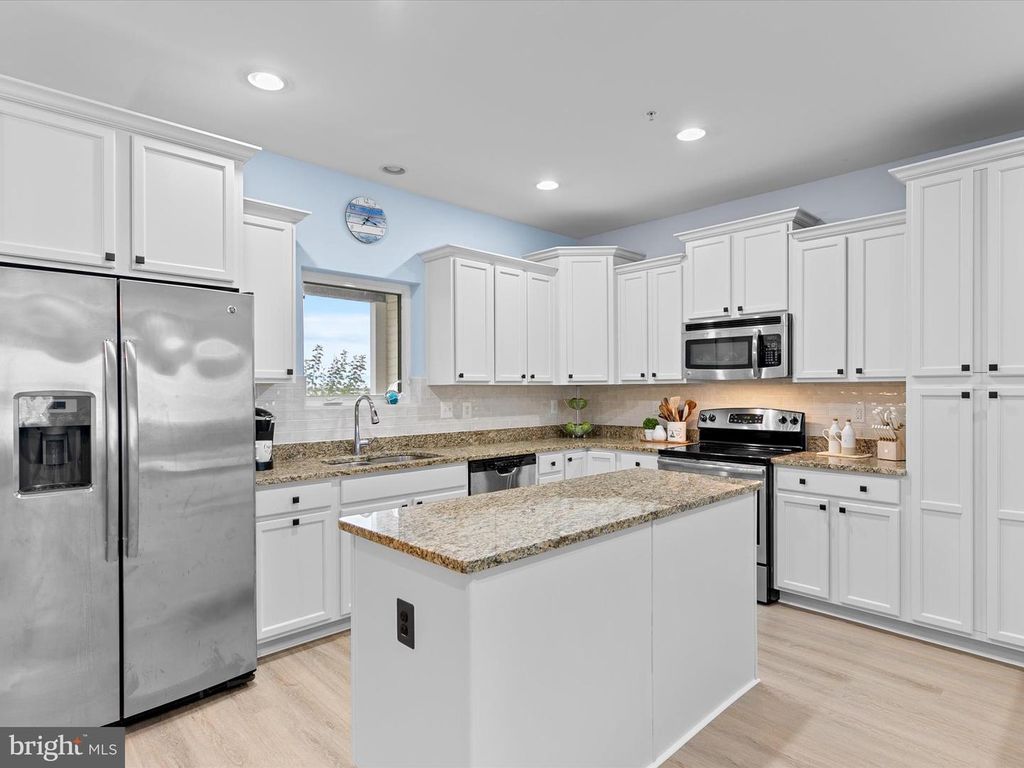 Image 14 of property listing at 12909 SAND BAR LN #5, Ocean City, MD 21842