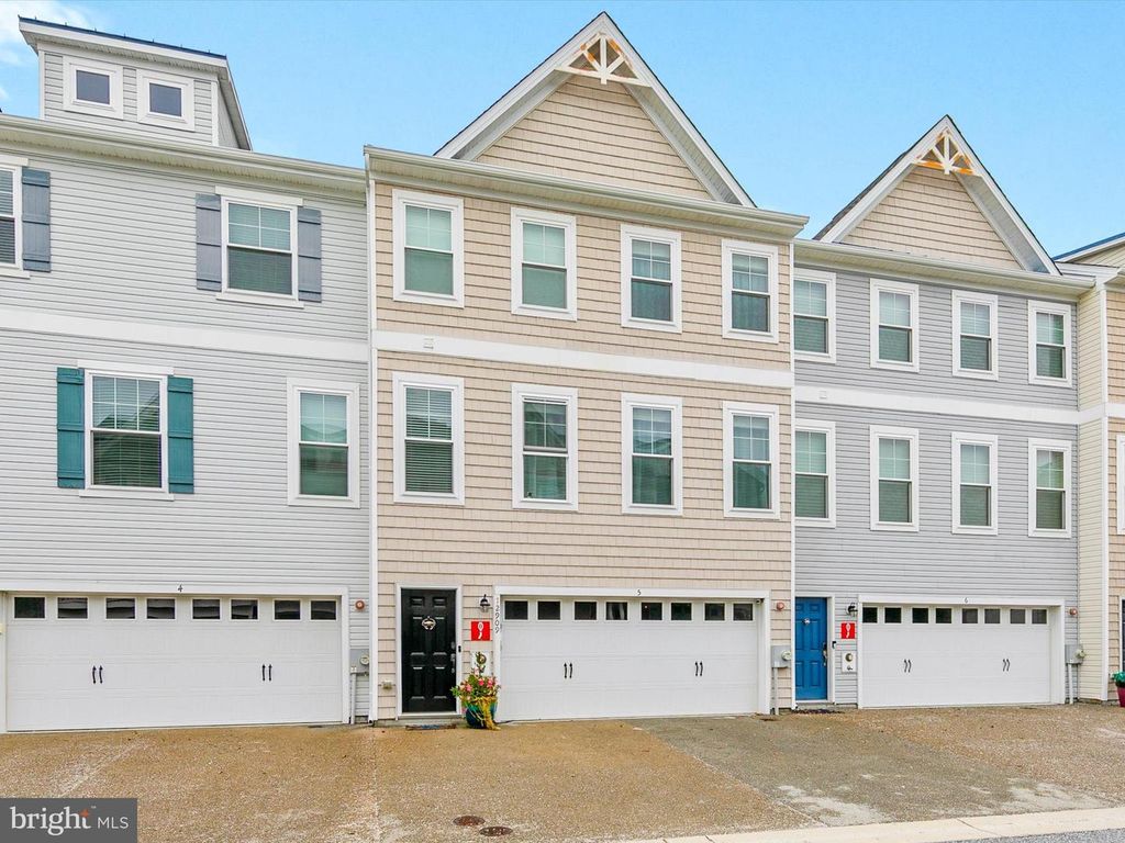 Image 2 of property listing at 12909 SAND BAR LN #5, Ocean City, MD 21842