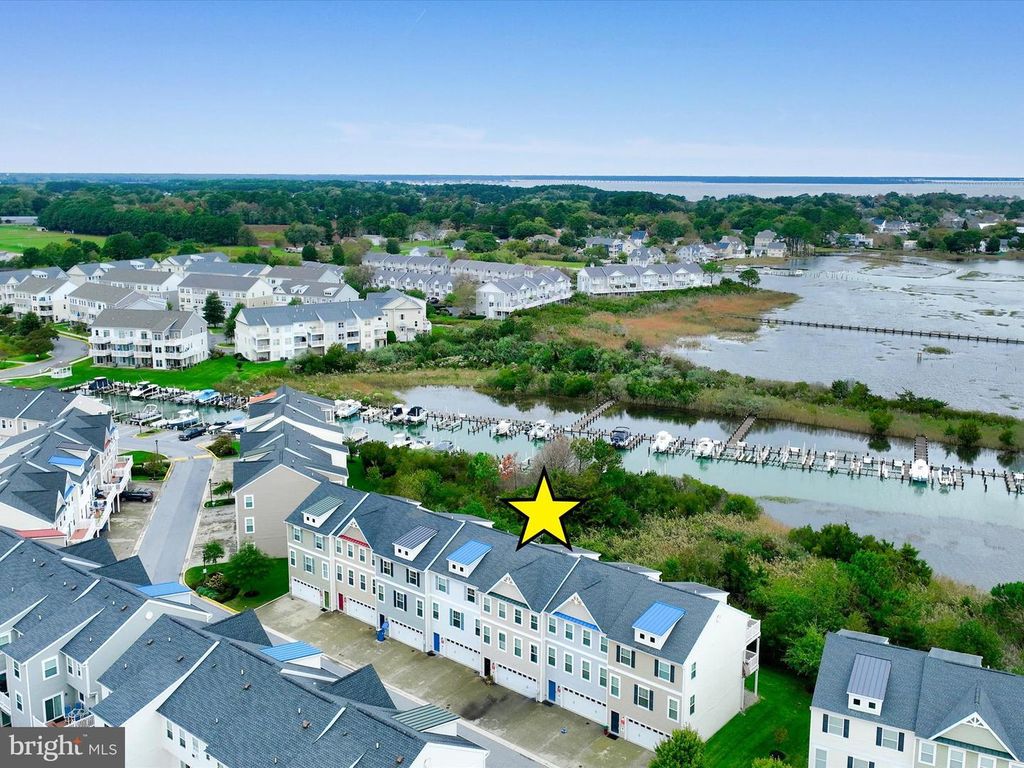 Image 7 of property listing at 12909 SAND BAR LN #5, Ocean City, MD 21842