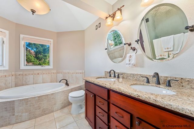 818 BRITTANY DR, Cheyenne, WY 82009