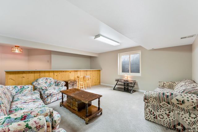 818 BRITTANY DR, Cheyenne, WY 82009