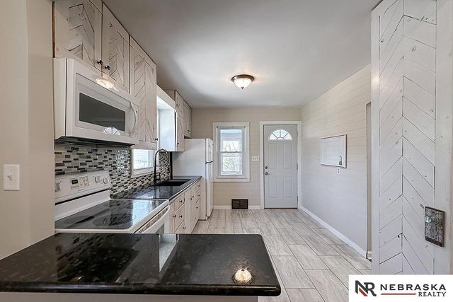 3701 S 67th Street, Omaha, NE 68106