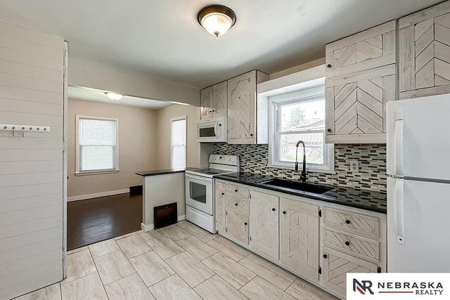 3701 S 67th Street, Omaha, NE 68106
