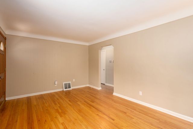 25430 Colgate Street, Dearborn Heights, MI 48125