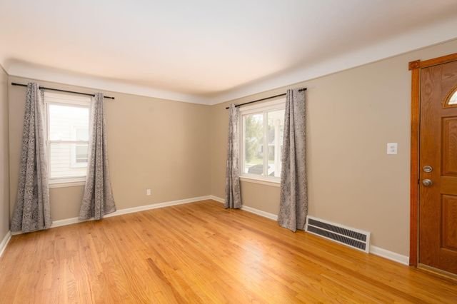25430 Colgate Street, Dearborn Heights, MI 48125