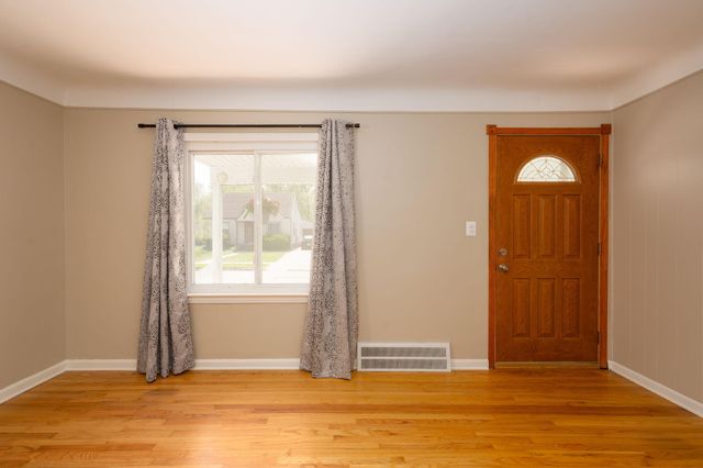 25430 Colgate Street, Dearborn Heights, MI 48125