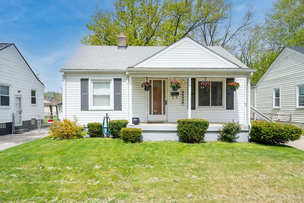 25430 Colgate Street, Dearborn Heights, MI 48125