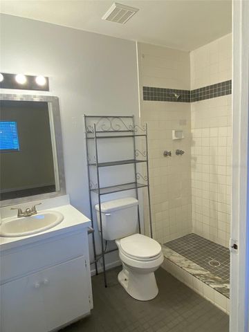 701 W ROSEWOOD LANE 701, Tavares, FL 32778