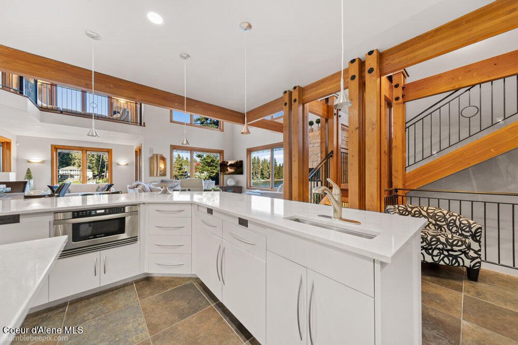 8817 W RIVERVIEW DR, Coeur d'Alene, ID 83814 photo 11