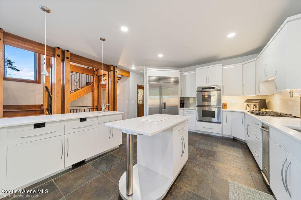 8817 W RIVERVIEW DR, Coeur d'Alene, ID 83814 photo 13