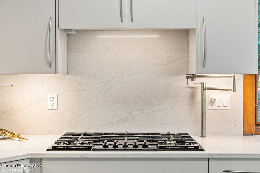 8817 W RIVERVIEW DR, Coeur d'Alene, ID 83814 photo 14