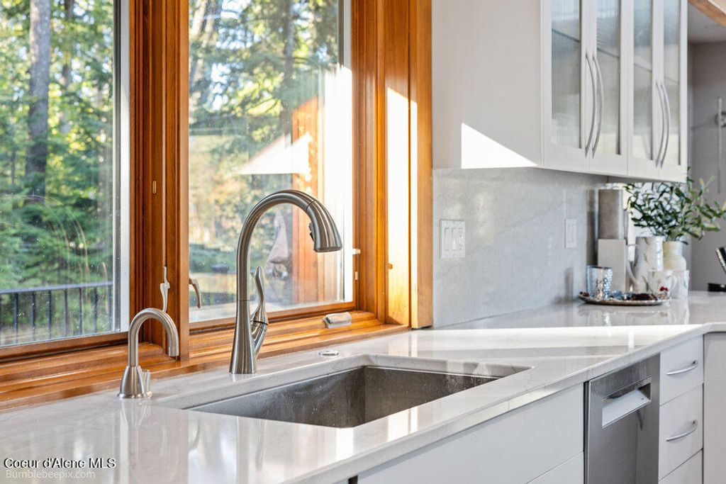 8817 W RIVERVIEW DR, Coeur d'Alene, ID 83814 photo 15