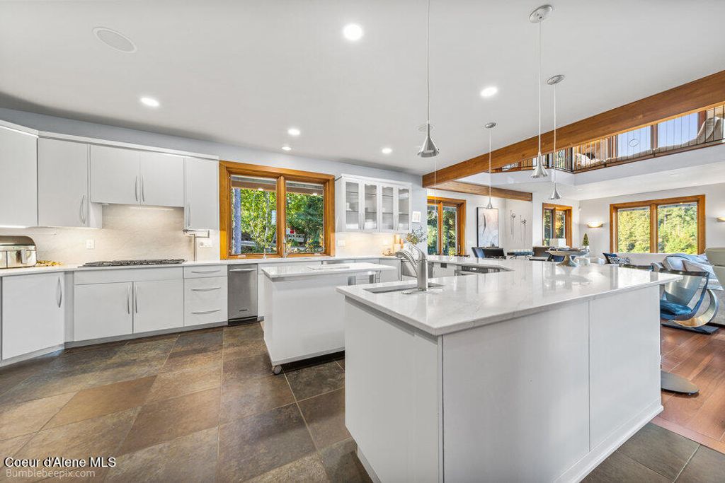 8817 W RIVERVIEW DR, Coeur d'Alene, ID 83814 photo 5