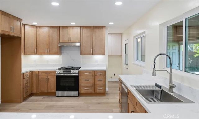 329 Bucknell Avenue, Ventura, CA 93003