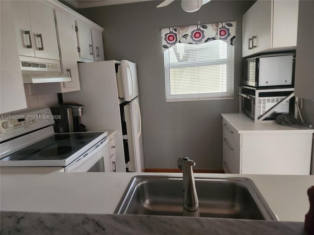 5001 NW 34th Street 205, Lauderdale Lakes, FL 33319